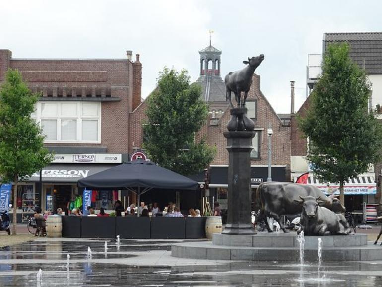 de koemarkt met restaurants